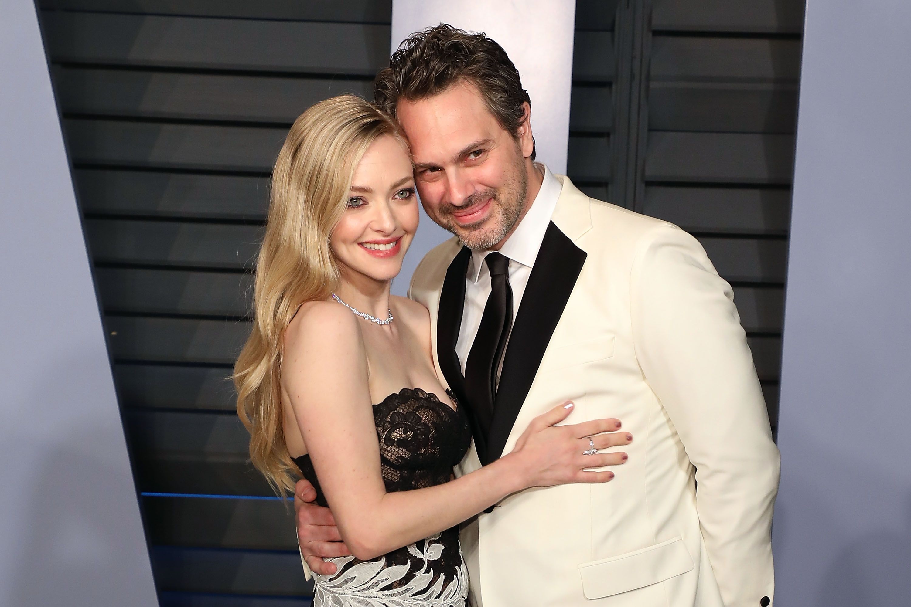 Amanda Seyfried and Thomas Sadoski during the 2018 Vanity Fair Oscar Party Hosted By Radhika Jones - Arrivals at Wallis Annenberg Center for the Performing Arts on March 4, 2018 in Beverly Hills, CA. | Source: Getty Images