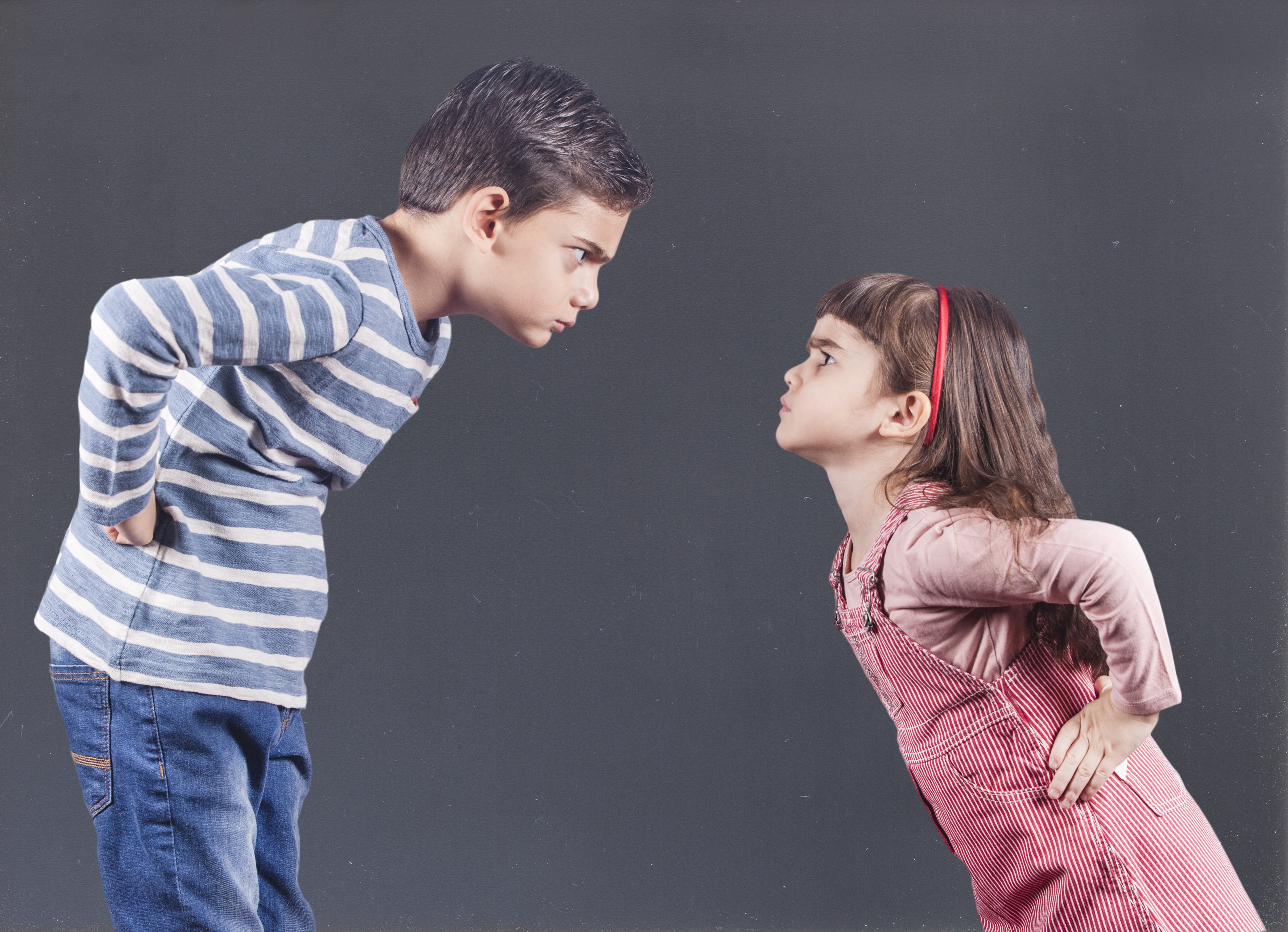 Bruder und Schwester streiten sich | Quelle: Shutterstock