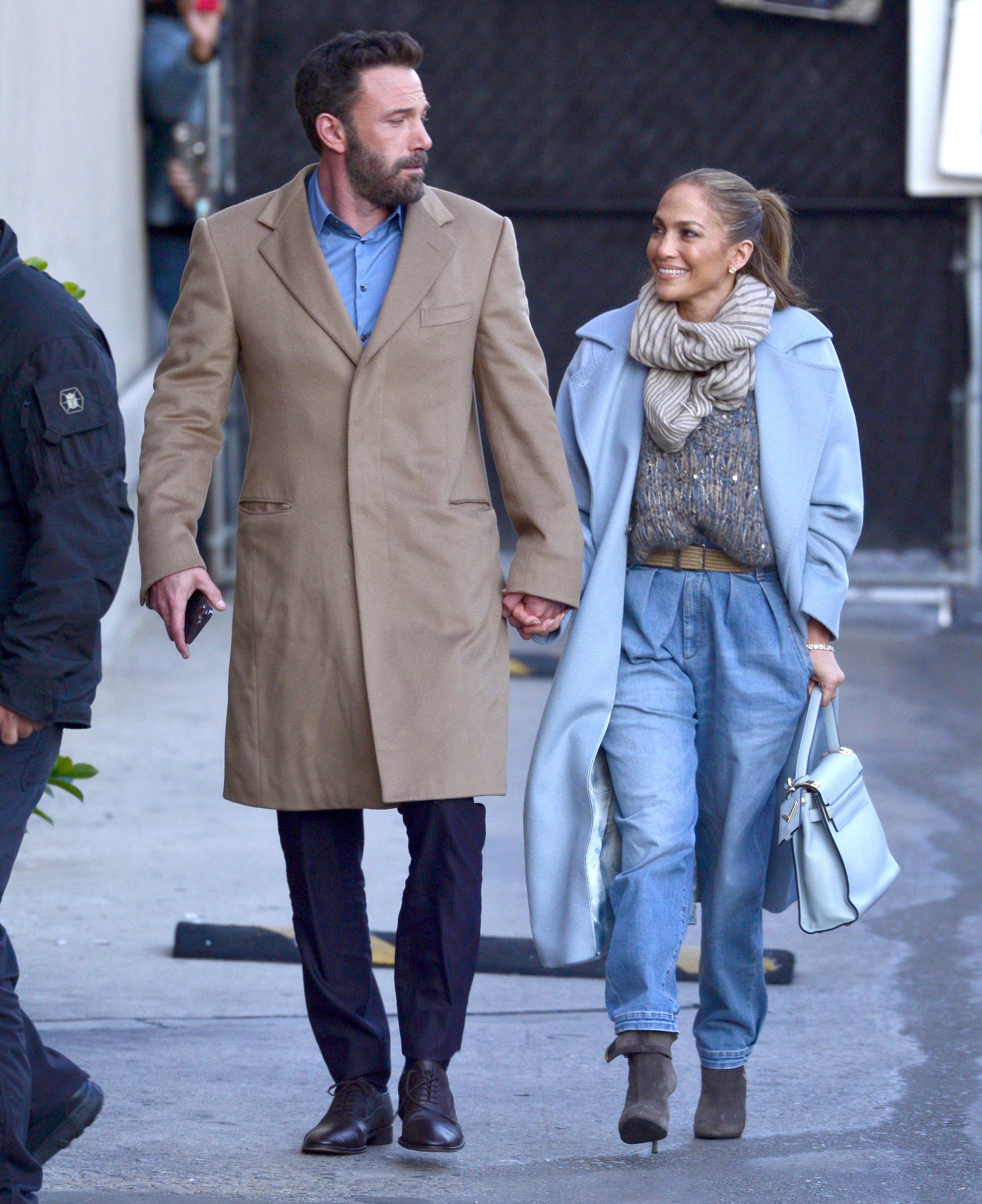 Ben Affleck y Jennifer Lopez fueron vistos el 15 de diciembre de 2021 en Los Ángeles, California. | Foto: Getty Images