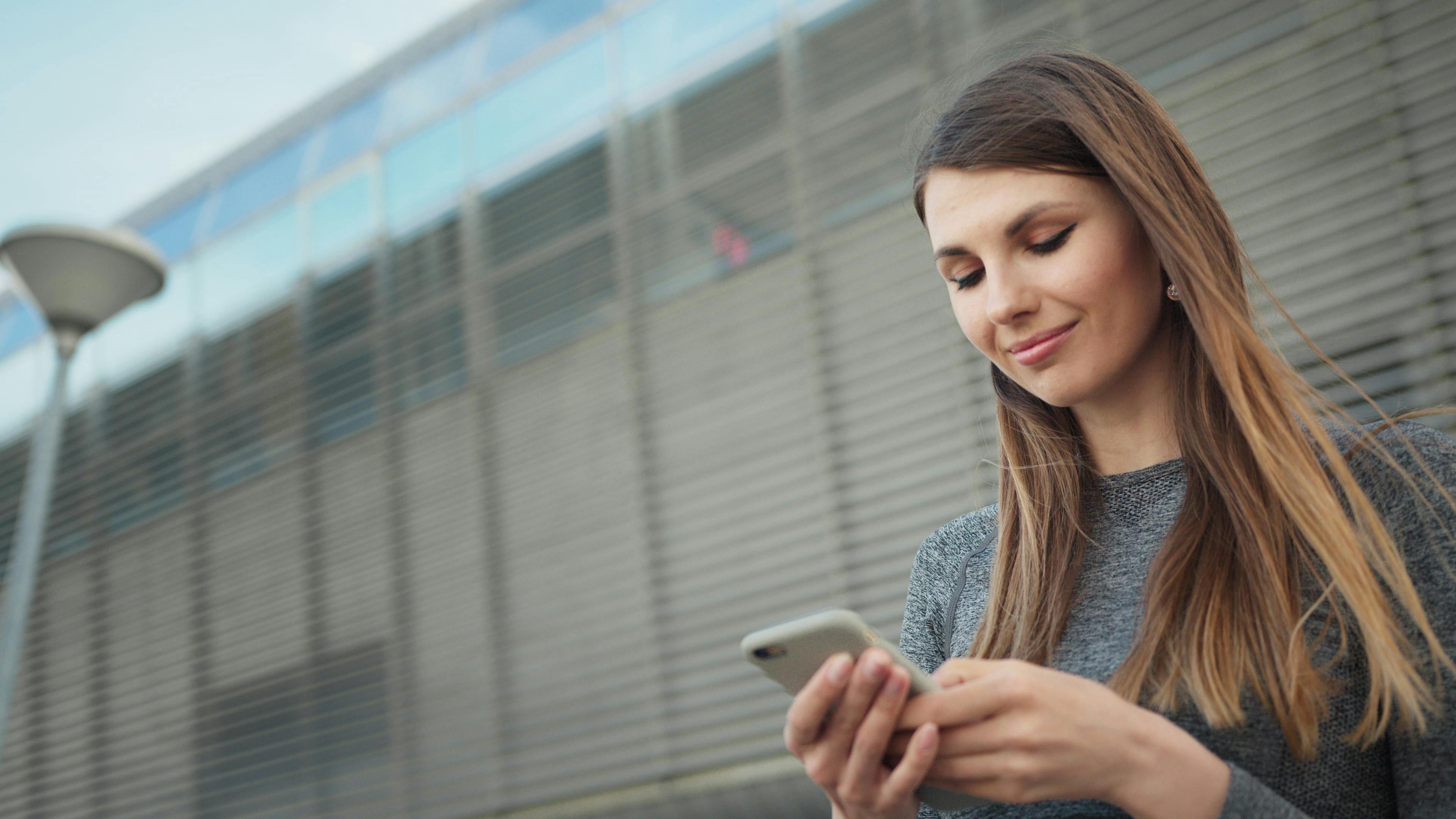 Woman on her phone | Source: Pexels