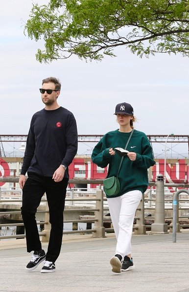  Jennifer Lawrence going for a walk with Cooke Maroney on May 24, 2021 in New York City. | Source: Getty Images