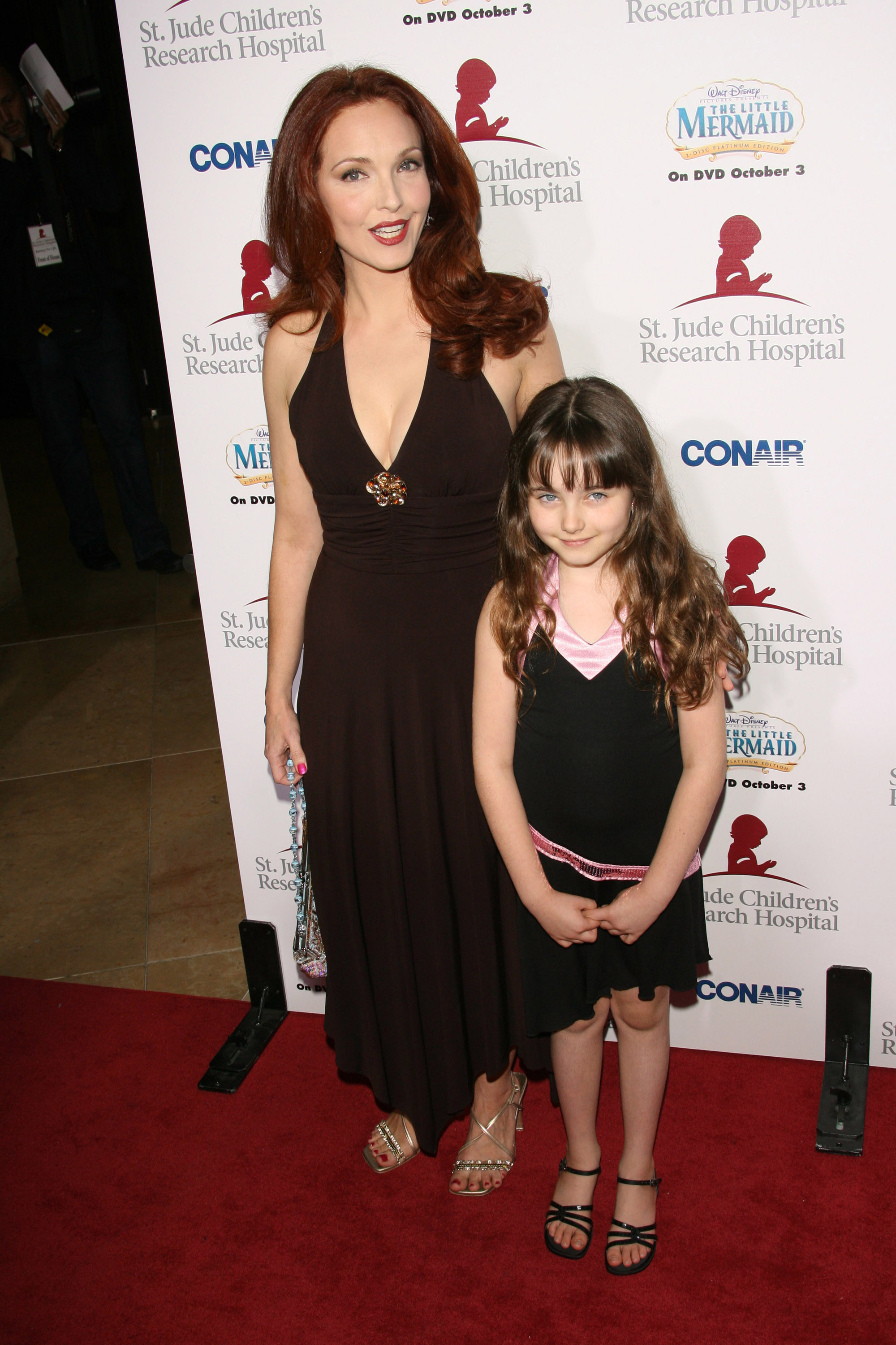 Amy Yasbeck and Stella Ritter during the "Runway for Life" Celebrity Fashion Show in Beverly Hills, California on September 15, 2006 | Source: Getty Images