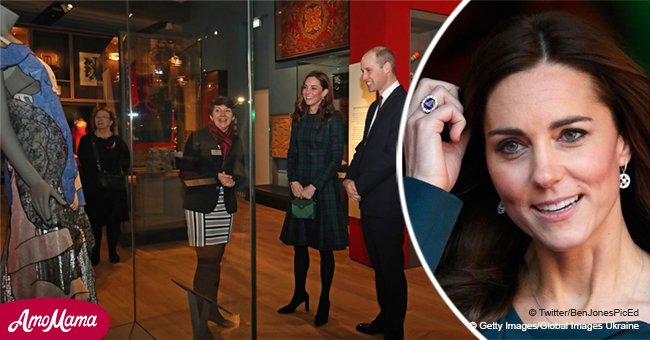 Kate Middleton wird rot, wie sie anzügliches Kleid betrachtet