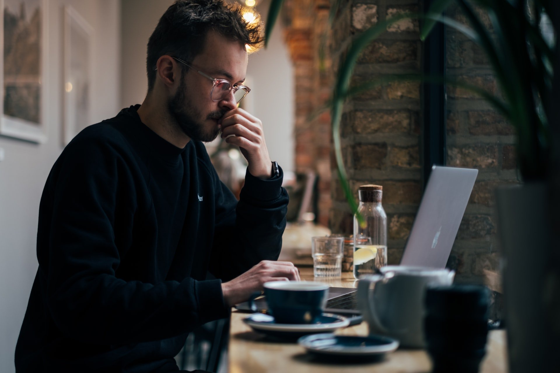 The man updated his Reddit post to tell everyone about the divorce. | Source: Unsplash 