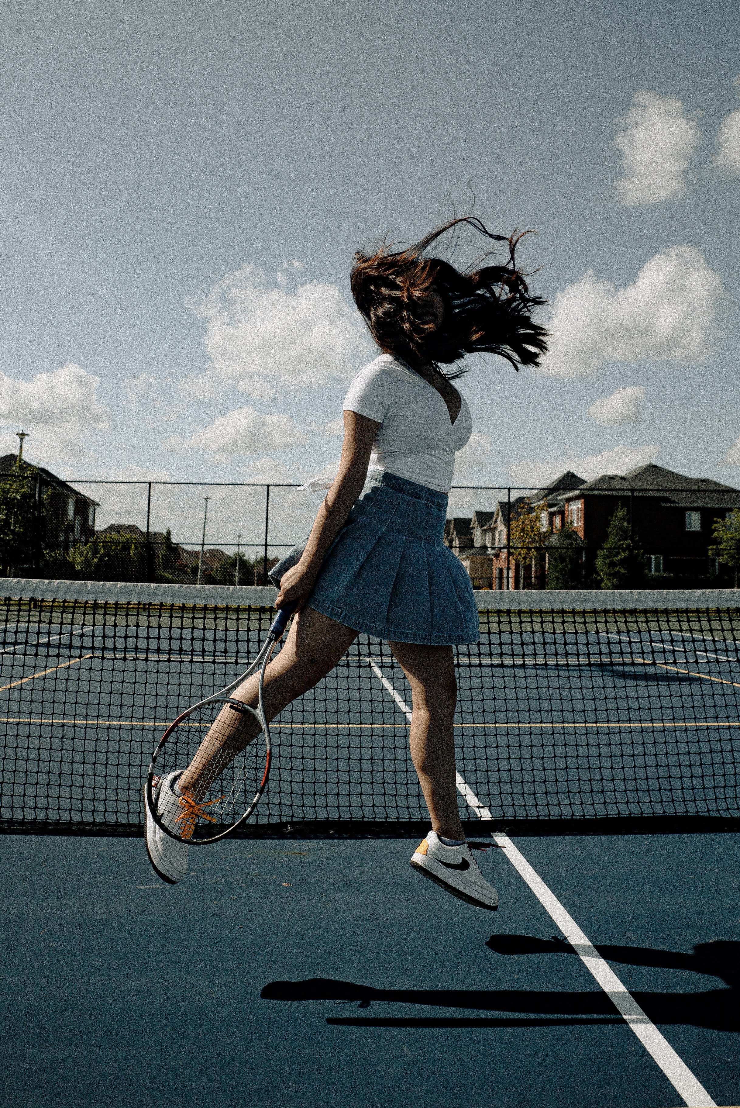 A girl in a tennis court. | Source: Pexels/Wendy Wei