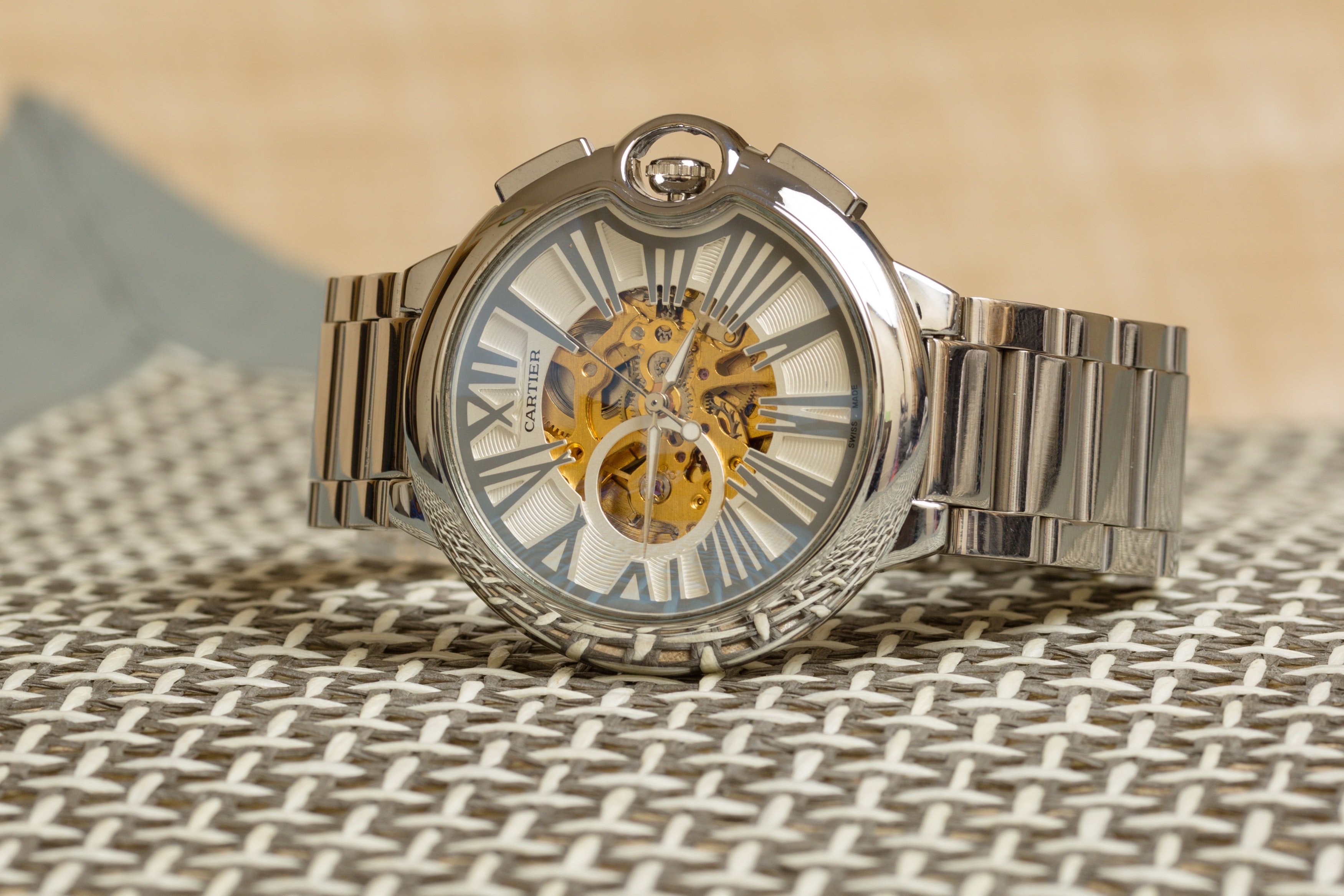 Diana hat gespart, um Adam eine Uhr für sein Abschlussgeschenk zu kaufen. | Quelle: Pexels