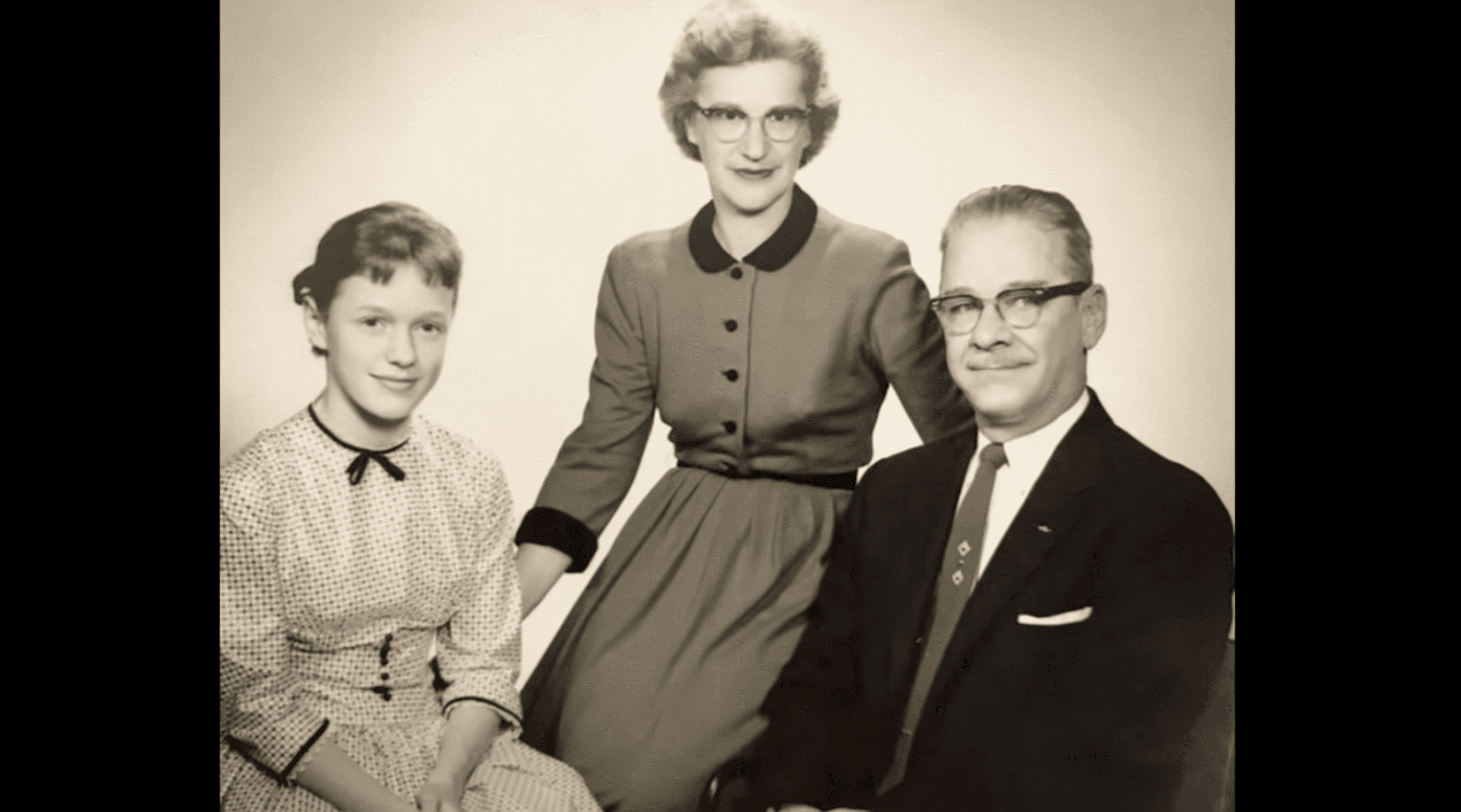 A young Suzan Baekkelund with her adoptive parents. | Source: YouTube.com/ABCNews