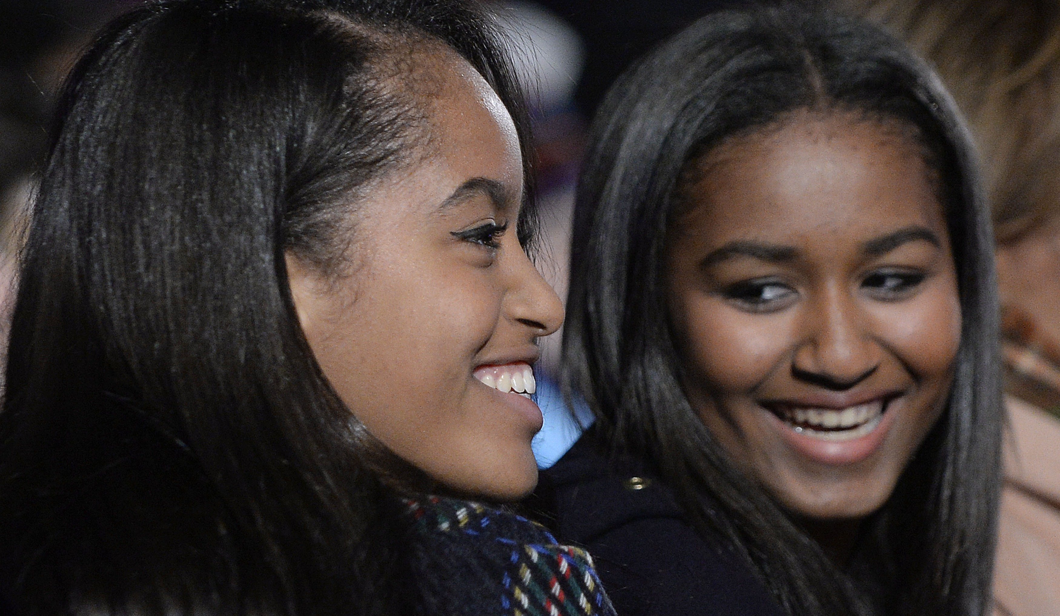 Malia and Sasha Obama attend the national Christmas tree lighting ceremony on the Ellipse south of the White House on December 3, 2015, in Washington, DC. | Source: Getty Images