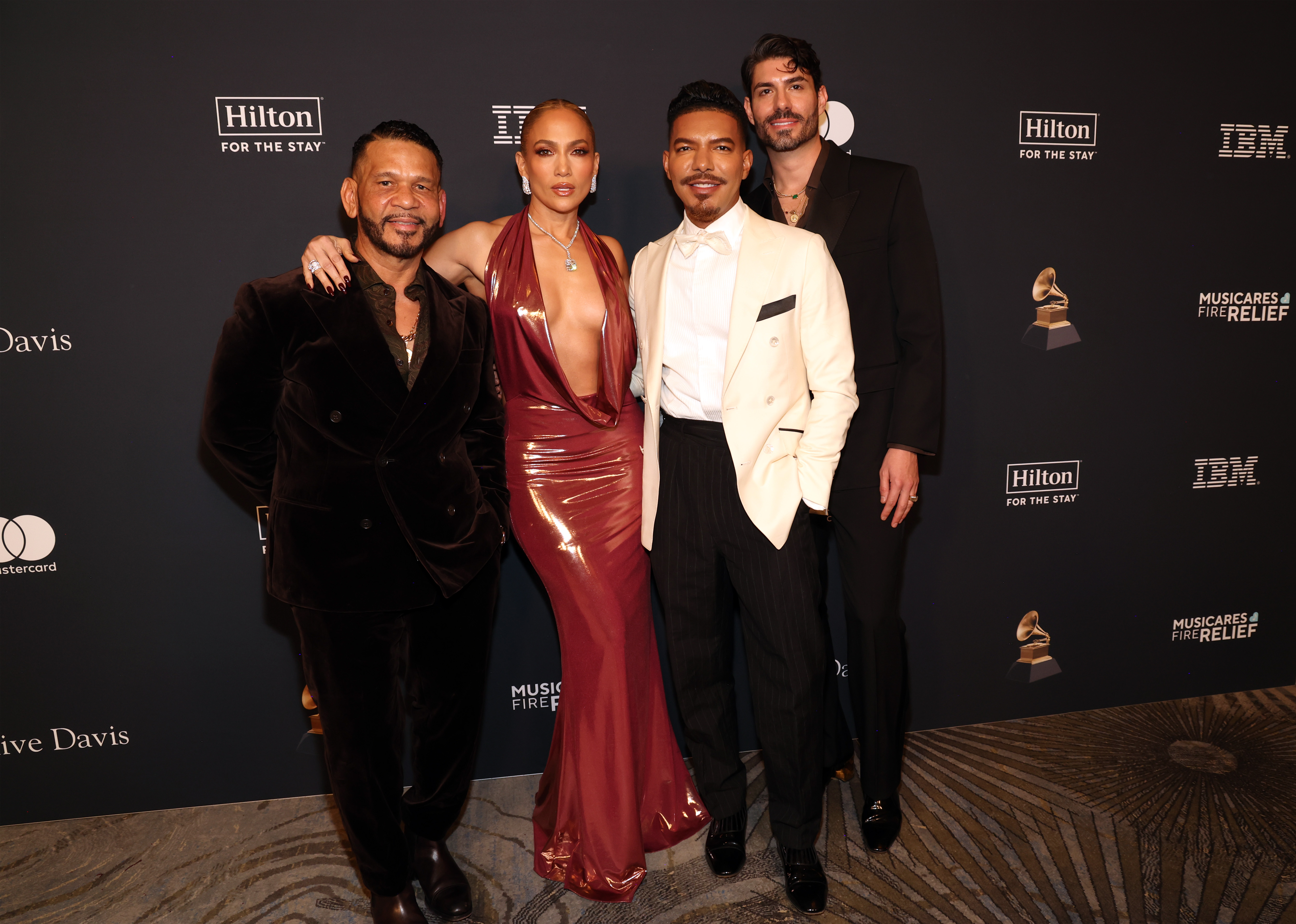 Benny Medina and Jennifer Lopez posing with two other attendees at the 67th Annual Grammy Awards Pre-Grammy Gala. | Source: Getty Images