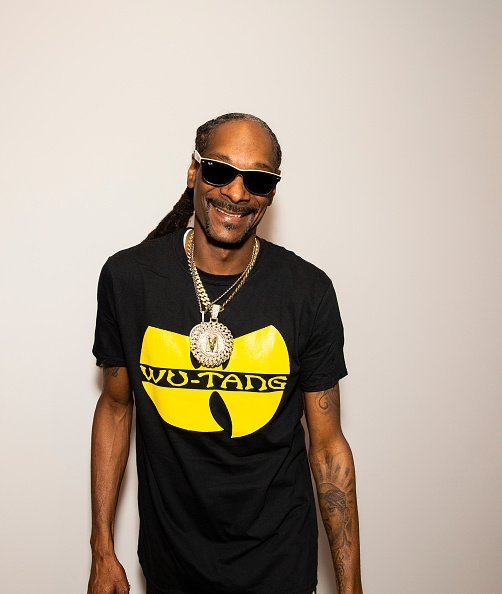 Snoop Dogg at the GVNG Hosts Celebrity Fundraiser for Emmanuel Kelly in Los Angeles, California.| Photo: Getty Images.