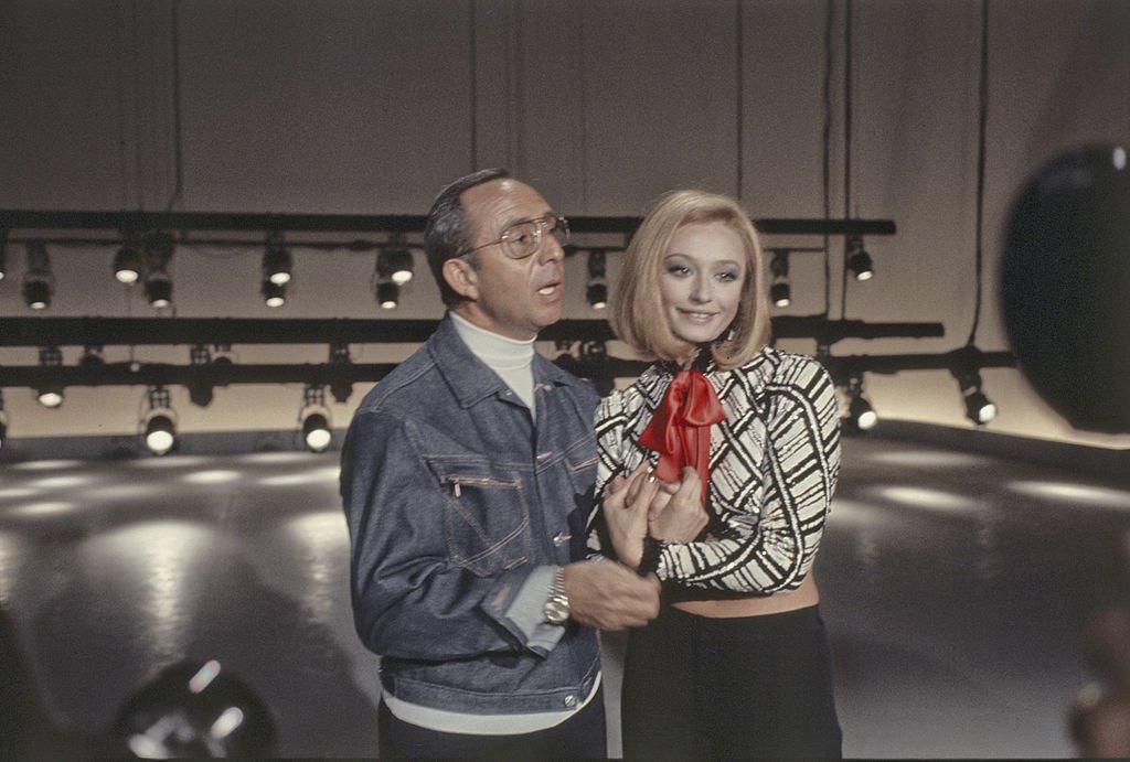Rafaella Carrà y  Gianni Boncompagni en un show de TV en 1971. | Foto: Getty Images
