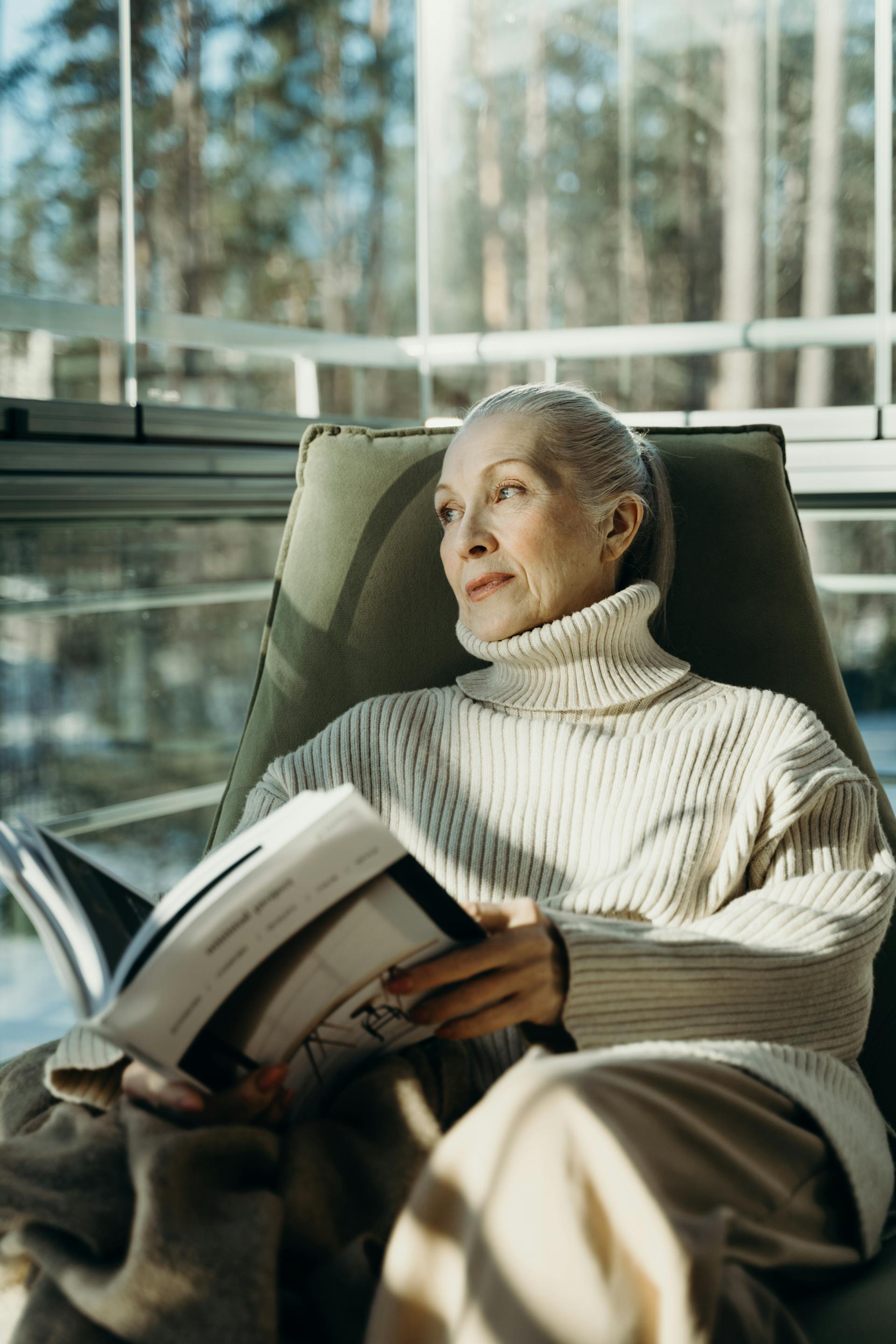 Mature woman holding a book | Source: Pexels