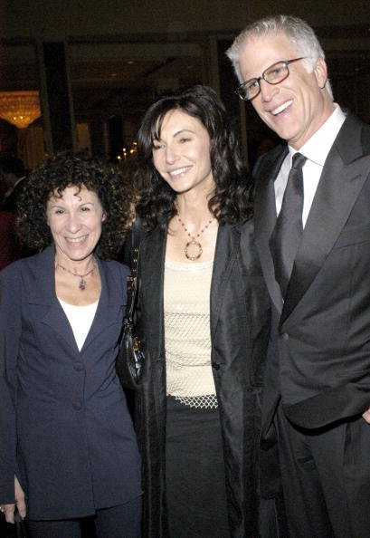 Rhea Perlman, Mary Steenburgen and Ted Danson attend the Woman of Valor American Diabetes Association Award Gala on February 6, 2003, in Beverly Hills, California. | Source: Getty Images.