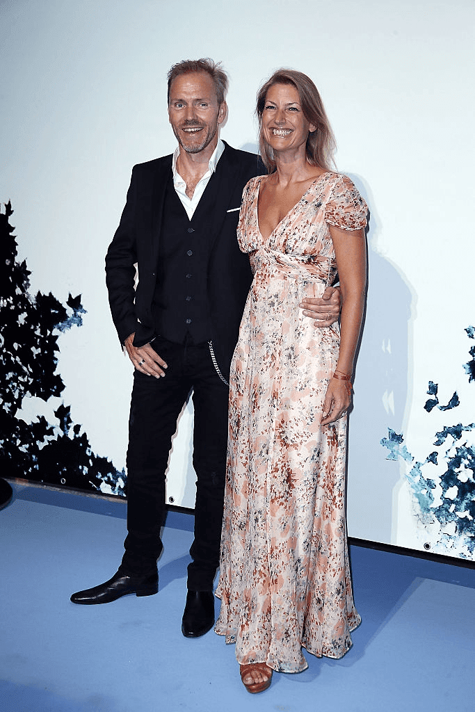 PARIS, FRANCE - 17 DÉCEMBRE: Anne Mondy, fille de l'acteur Pierre Mondy, assiste à l'exposition "Accords Croises" d'Anne Mondy à la rue Bonaparte le 17 décembre 2015 à Paris, France. | Photo : Getty Images PARIS, FRANCE - 17 DÉCEMBRE: Anne Mondy, fille de l'acteur Pierre Mondy, assiste à l'exposition "Accords Croises" d'Anne Mondy à la rue Bonaparte le 17 décembre 2015 à Paris, France. | Photo : Getty Images