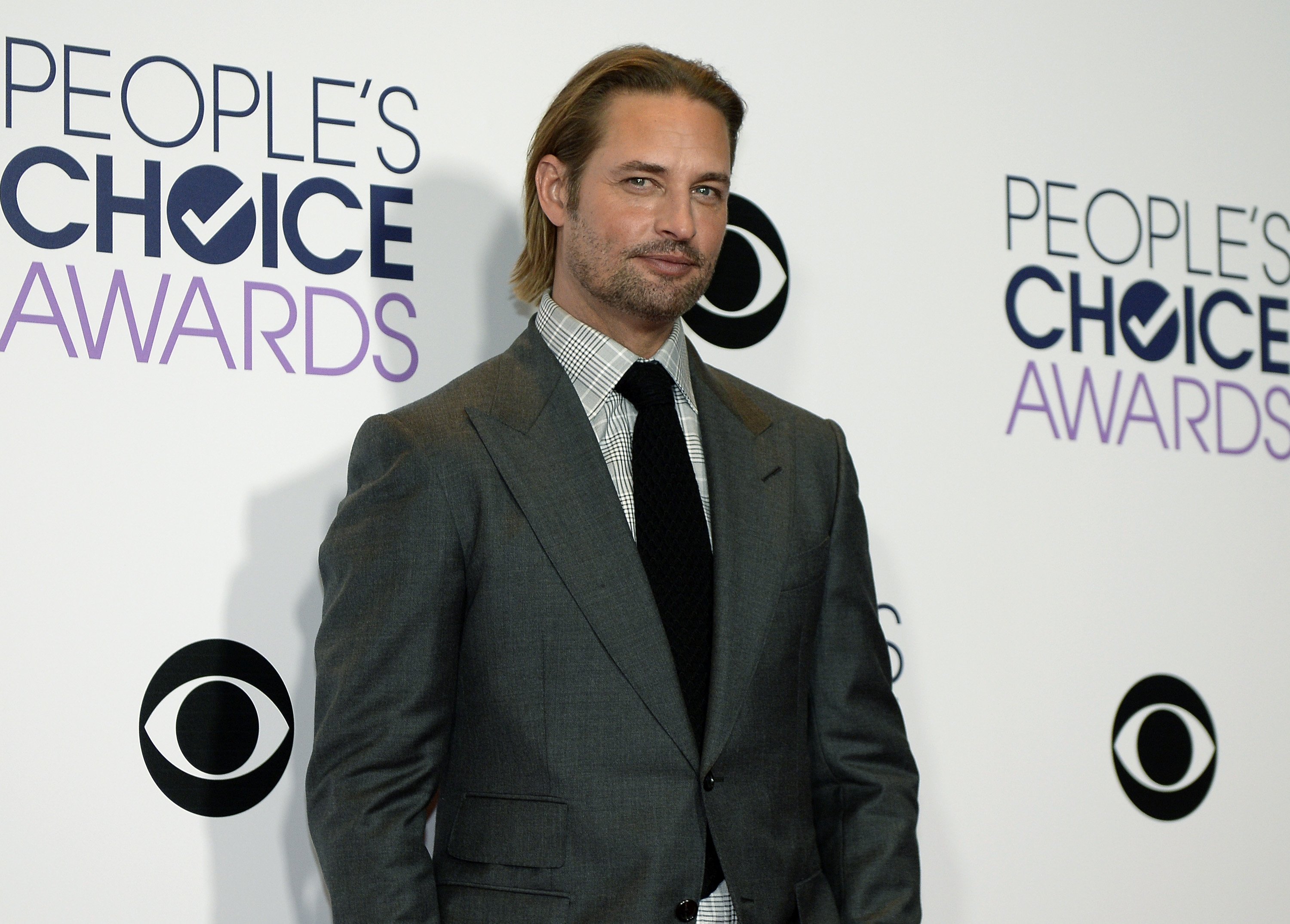 Josh Holloway poses in the press room during the People's Choice Awards at Microsoft Theater on January 6, 2016, in Los Angeles, California. | Source: Getty Images