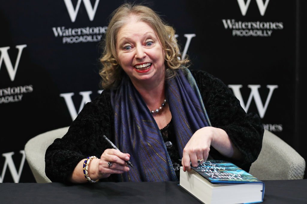 Hilary Mantel with her book 'The Mirror & The Light', the conclusion in her Cromwell sequence, during a preview event at Waterstones on March 04, 2020 | Photo: Getty Images