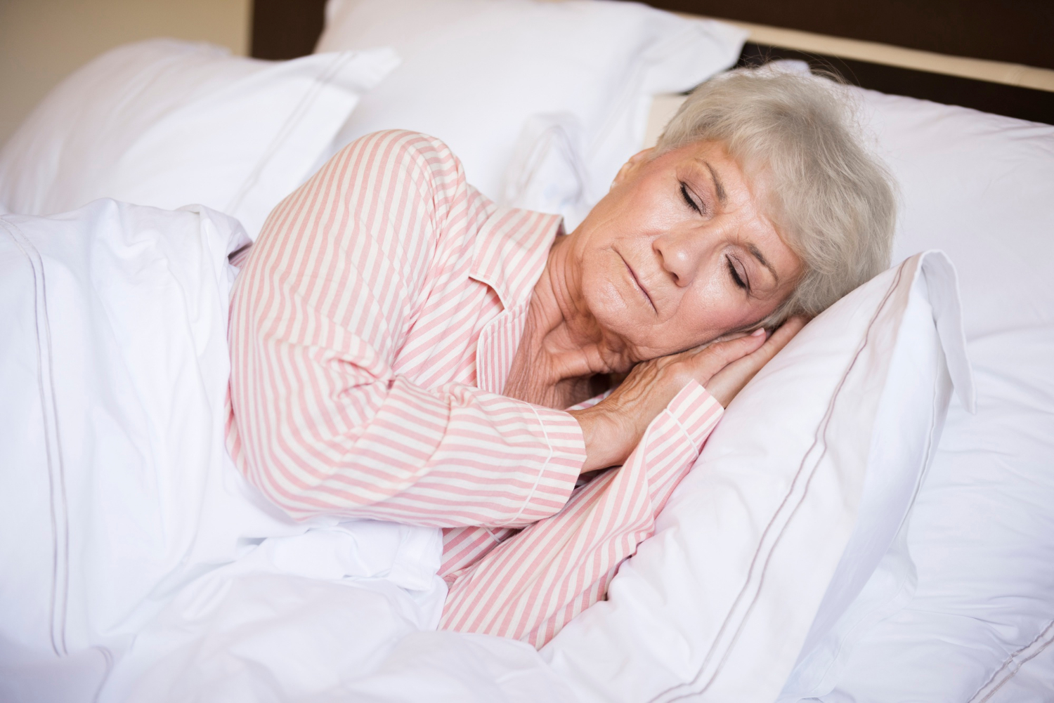 A senior woman taking a nap | Source: Freepik