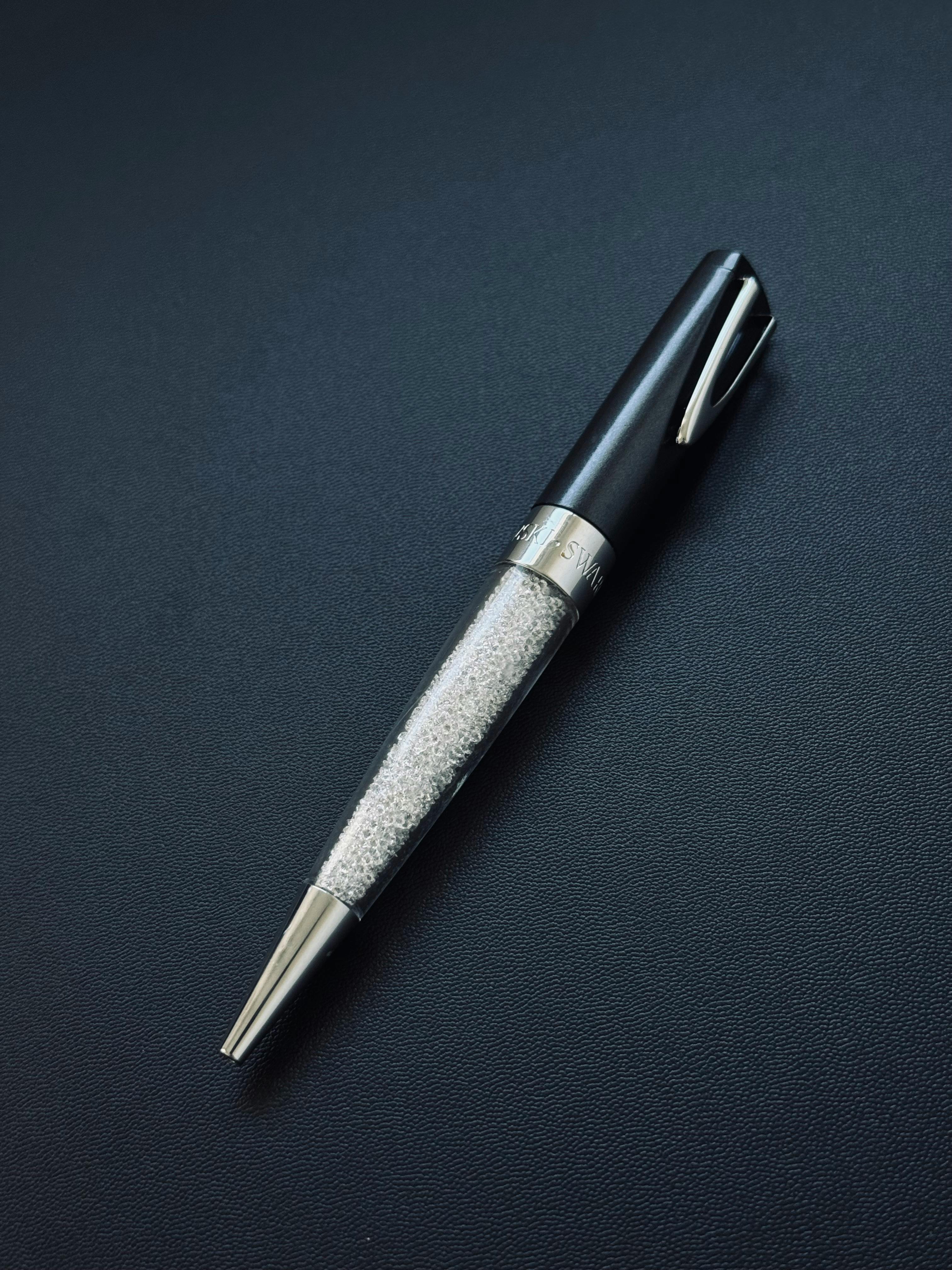 An engraved pen | Source: Pexels