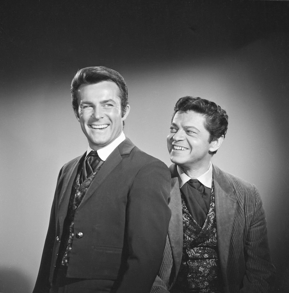 A 1967 promotional portrait of Ross Martin and co-star Robert Conrad for "The Wild Wild West" television series. | Photo: Getty Images