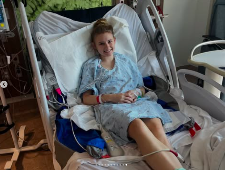 Anna Grace Phelan smiling from a hospital bed. | Source: Instagram/phelann.annaa
