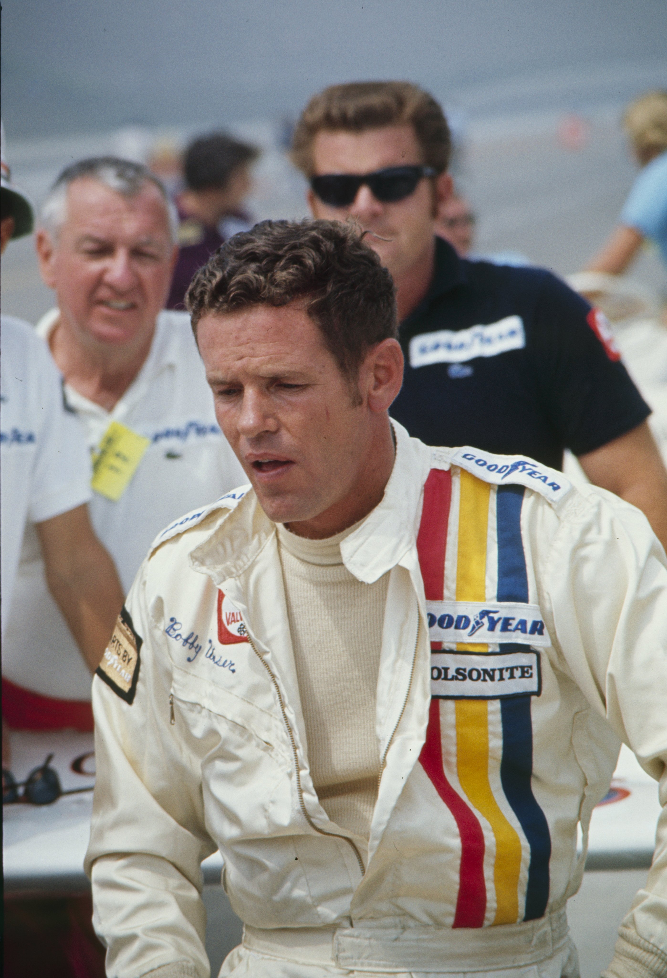 Bobby Unser of the Olsonite team sits by the pits at the California 500 Qualifying on August 30, 1972 | Photo: Bob D'Olivo & Pat Brollier|Ellen Griesedieck/The Enthusiast Network/Getty Images