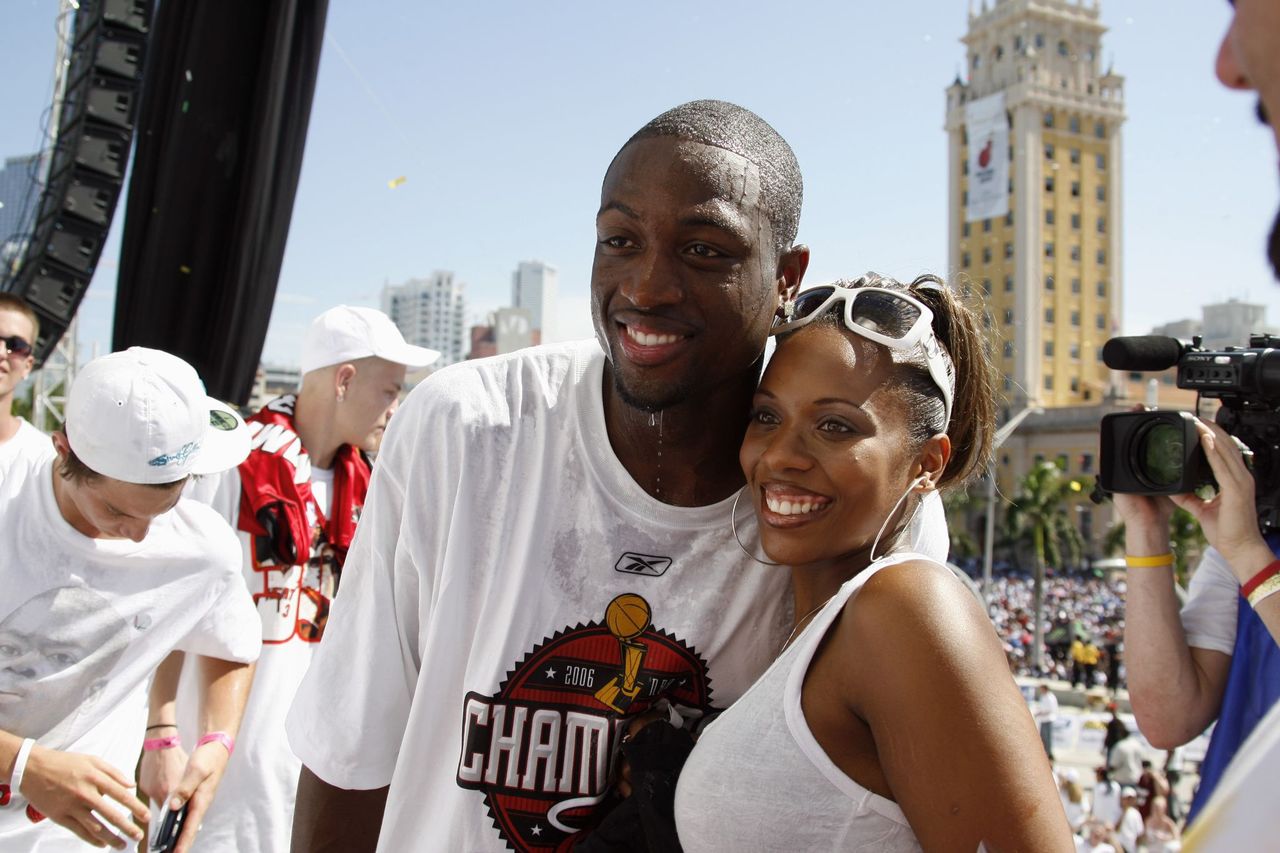 Dwyane Wade and Siohvaughn Funches, during the Heats NBA championship victory parade at American Airlines Arena on June 23, 2006  | Photo: Getty Images