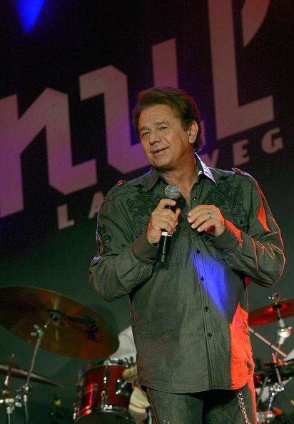 Adrian Zmed performs during Mondays Dark benefiting Las Vegas Labrador Rescue at Vinyl | Photo: Getty Images