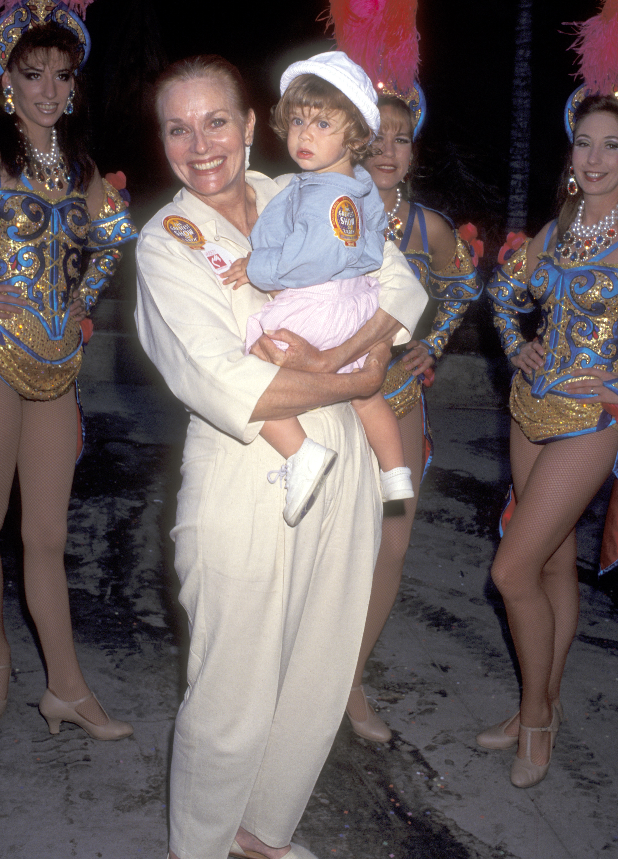 Actress Lee Meriwether and granddaughter Ryan Isabelle at the opening night performance of the Ringling Bros. and Barnum & Bailey Circus to benefit the Variety Club on April 27, 1995, at Los Angeles Sports Arena in Los Angeles, California. | Source: Getty Images