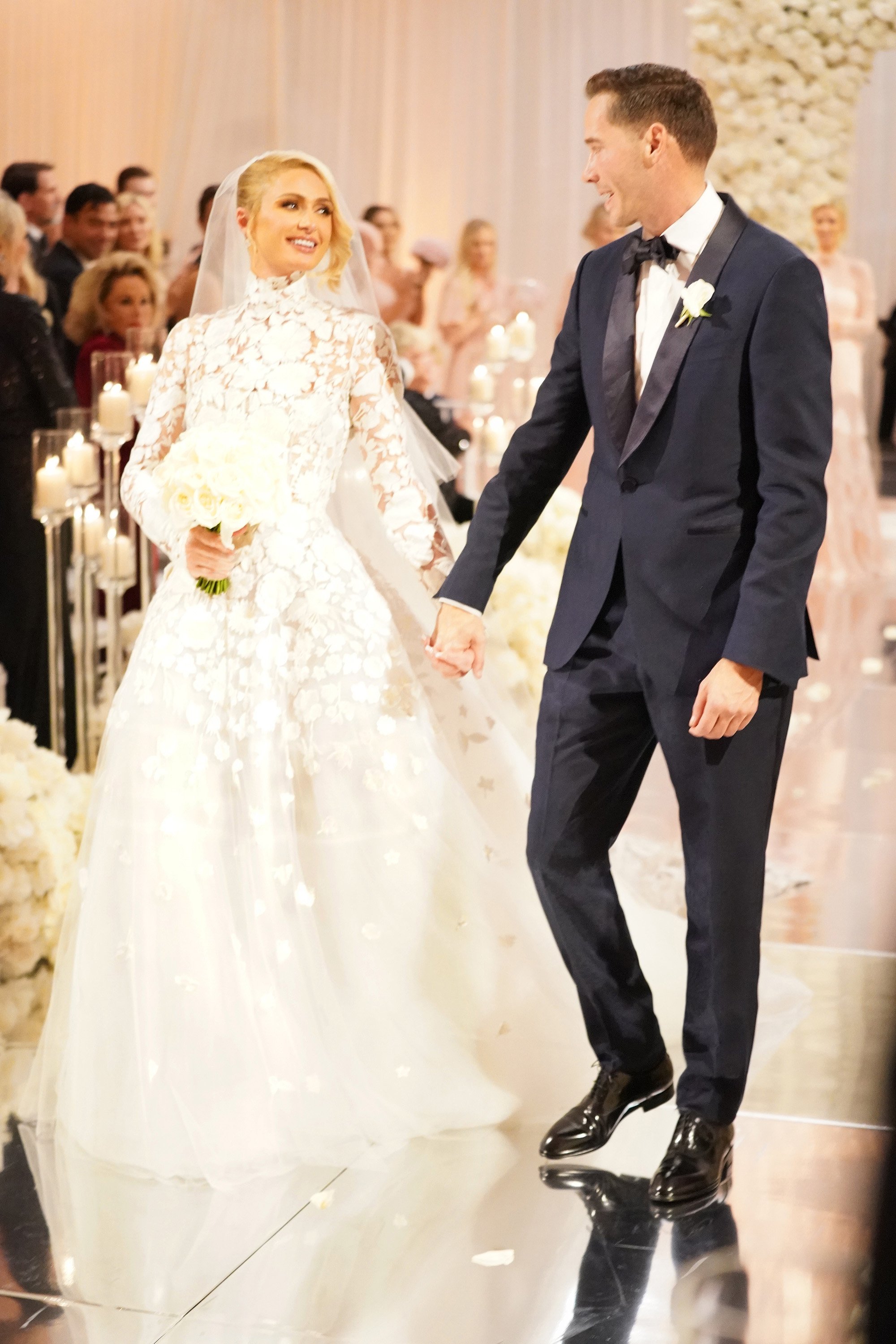 Paris Hilton and Carter Reum on their wedding day on November 11, 2021 | Source: Getty Images 