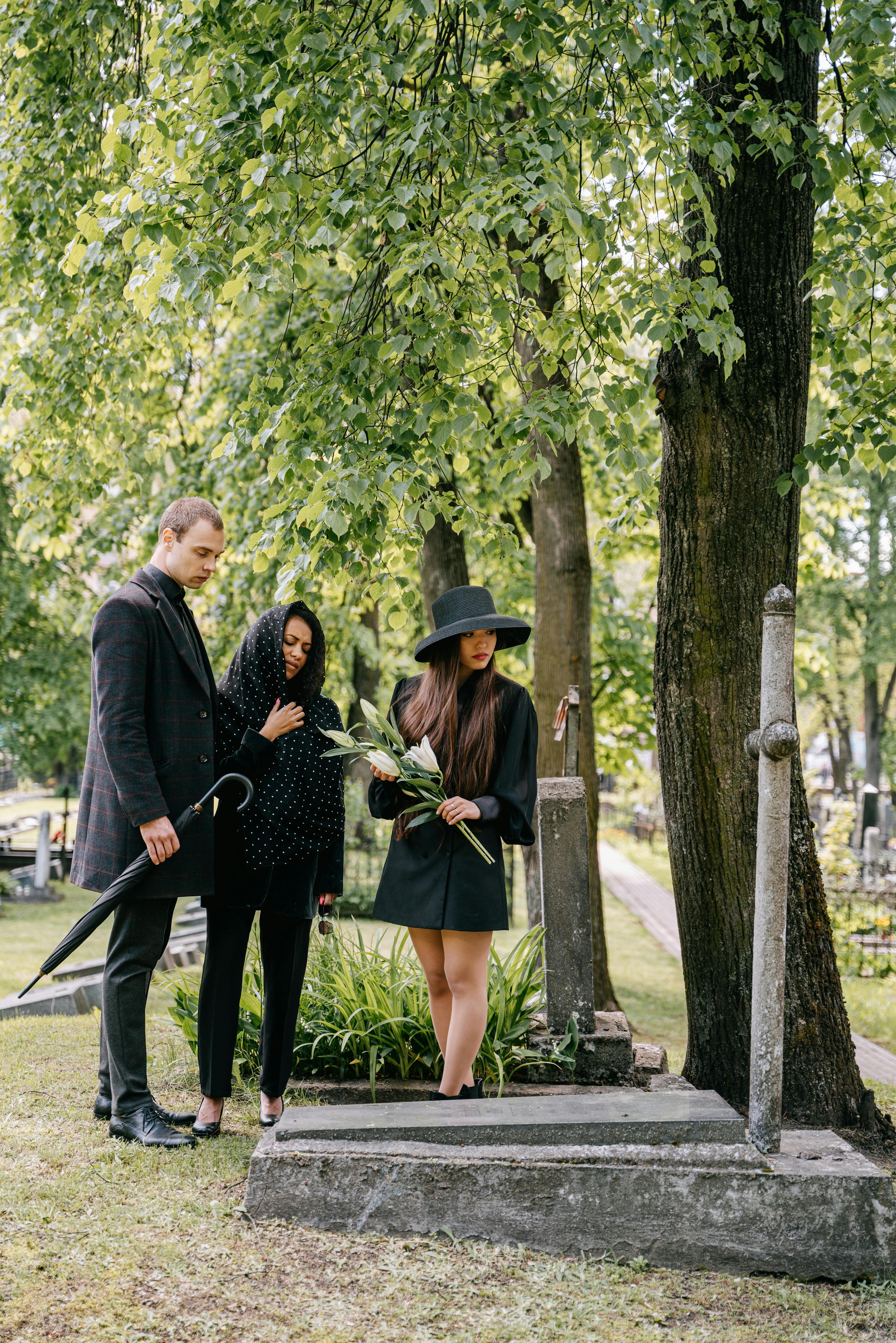A family at a funeral | Source: Pexels