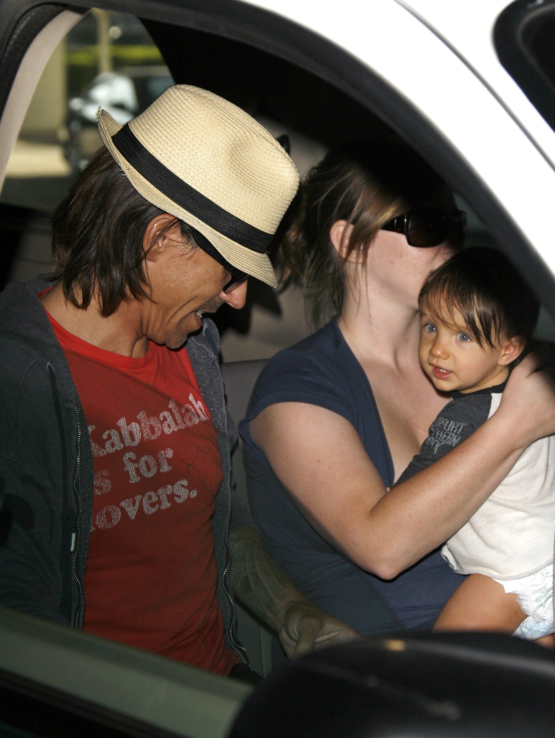 Singer Anthony Kiedis and son, Everly Bear Kiedis at LAX Airport on July 20, 2008 in Los Ageles, California. | Source: Getty Images