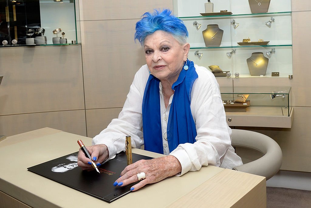 Lucía presentó la pluma estilográfica Mont Blanc de edición limitada.| Foto: Getty Images.