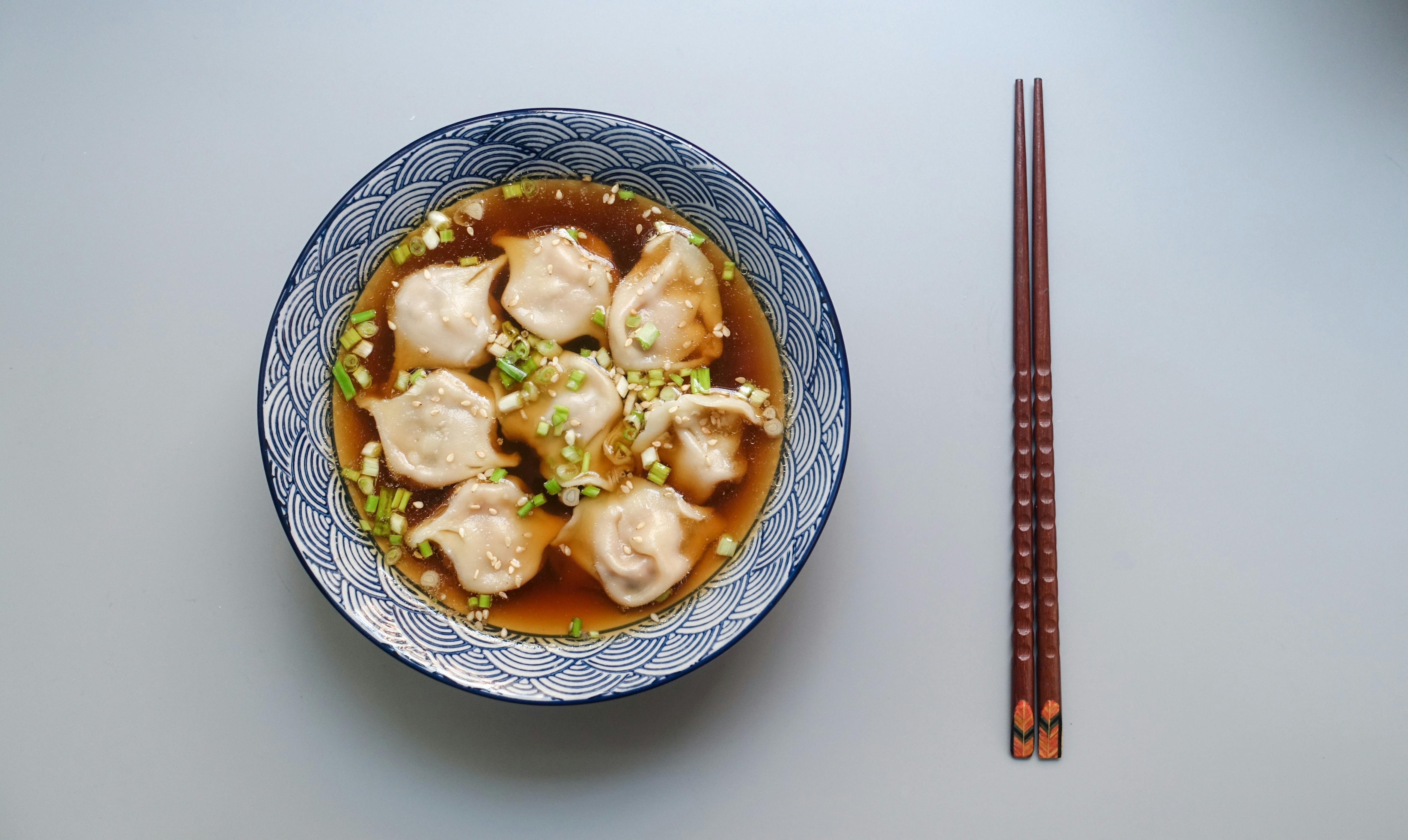 A ceramic bowl with cooked ball soup | Source: Pexels