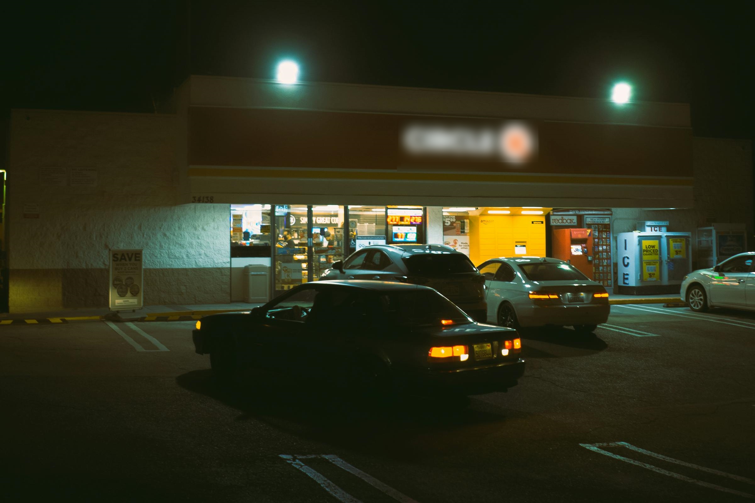 A car leaving a store parking lot | Source: Pexels