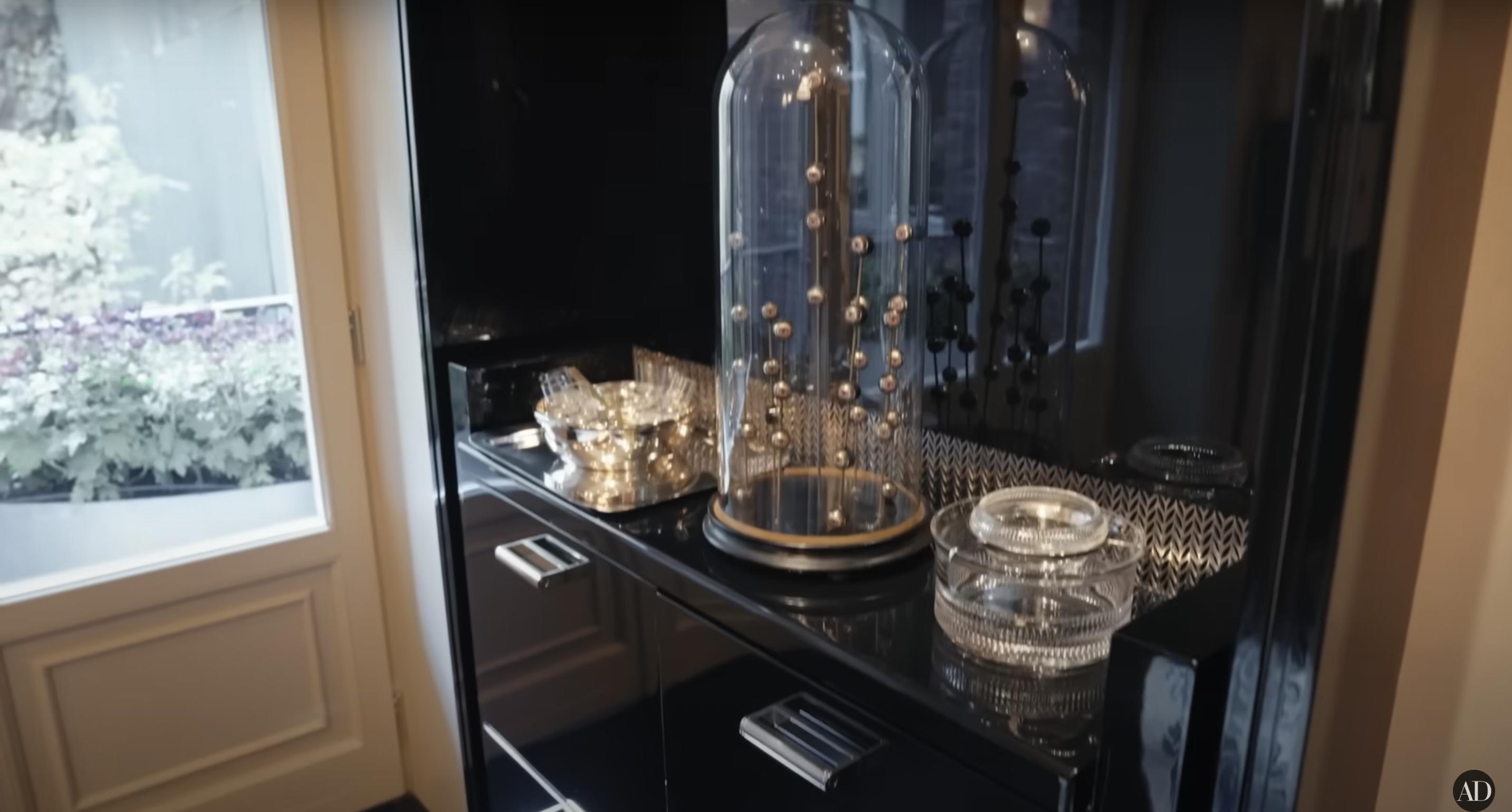 Some of the adornments in Kelly Ripa and Mark Consuelos New York townhouse as seen in a video dated December 10, 2024 | Source: YouTube/@Archdigest