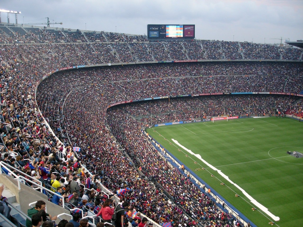 Photo of a full football stadium | Photo: Pexels