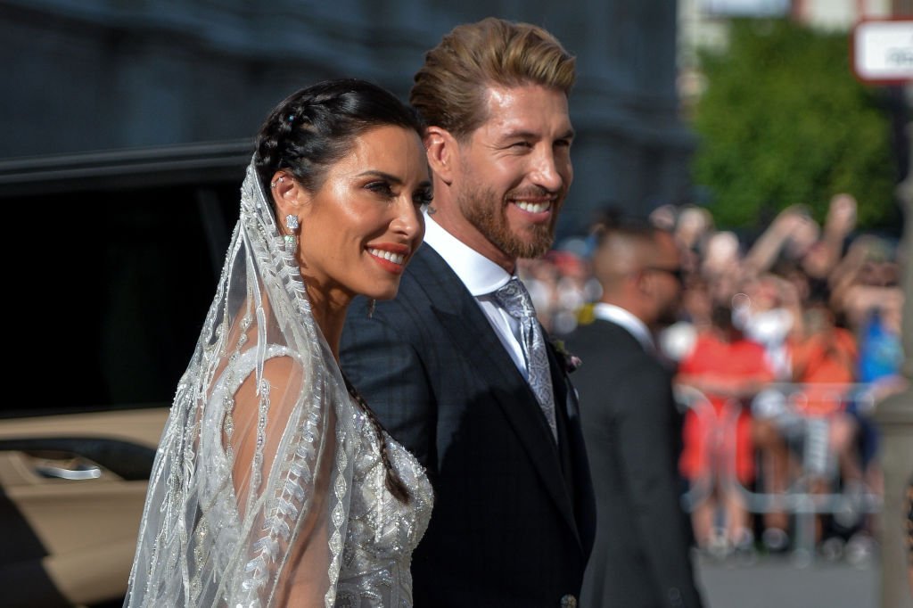 La novia Pilar Rubio y Sergio Ramos posan después de su boda en la Catedral de Sevilla el 15 de junio de 2019 en Sevilla, España. | Imagen: Getty Images