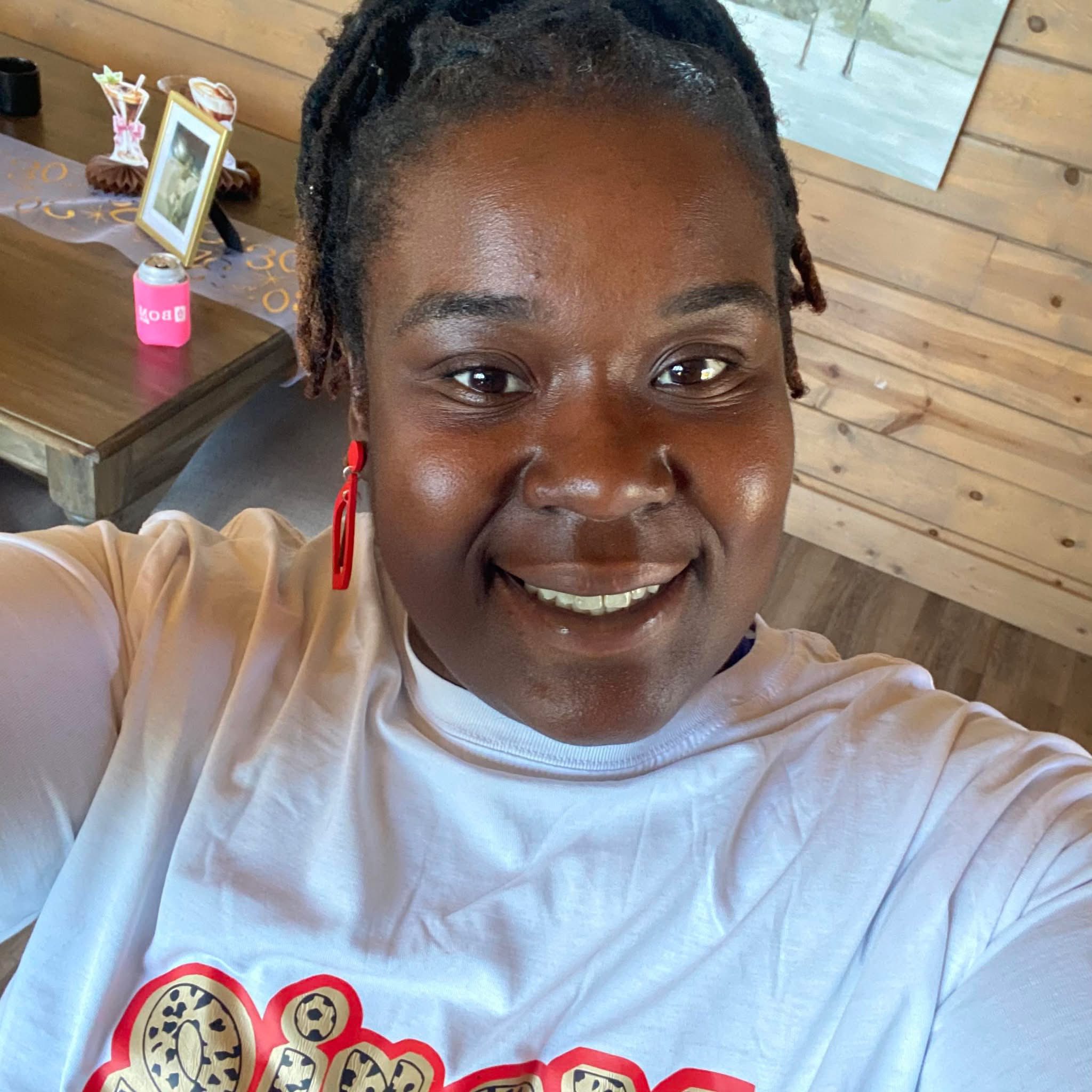 Christina Snow smiling for a photo. | Source: Facebook/Jade Charde'