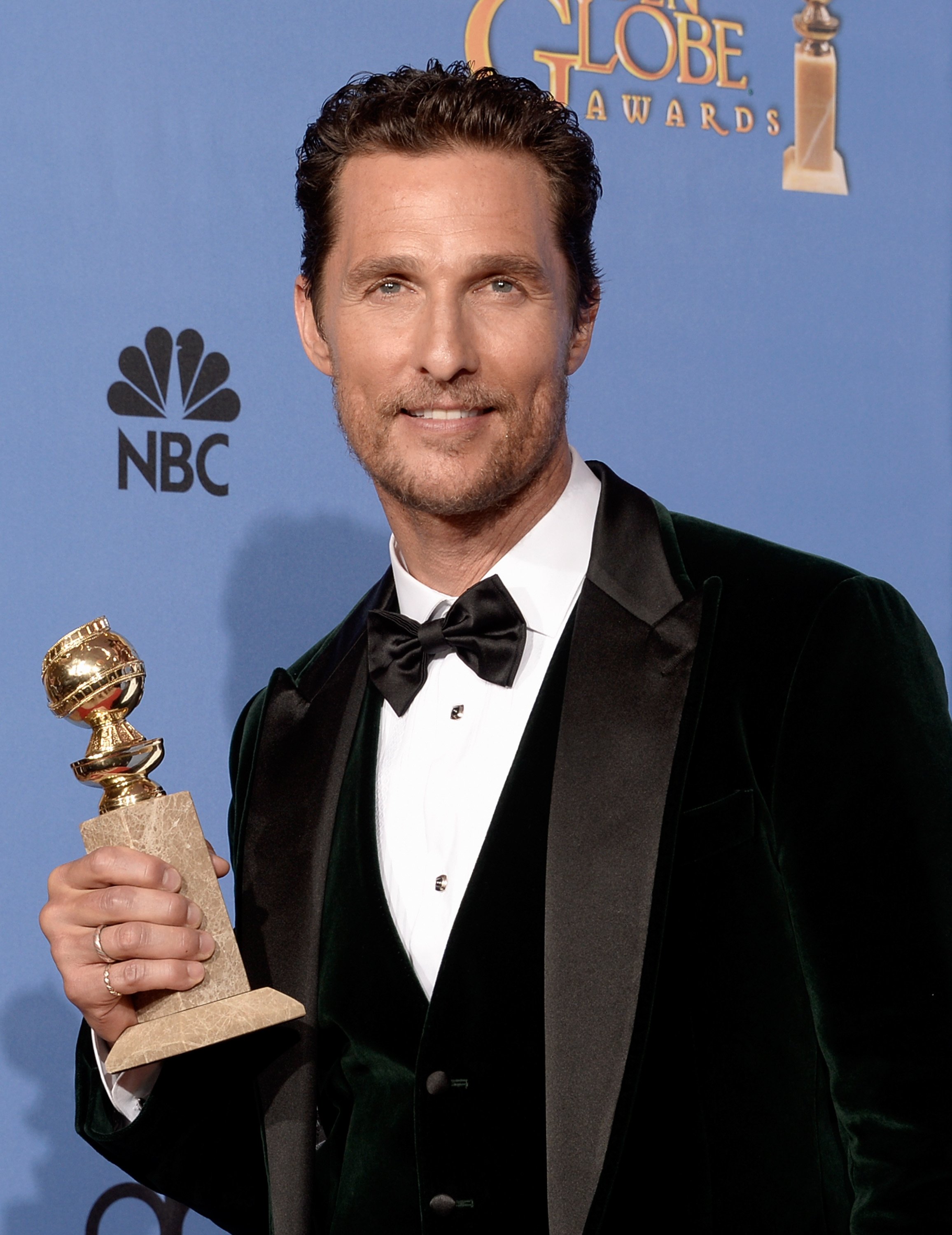 Matthew McConaughey holds his Best Actor Award for "Dallas Buyers Club" during the 2014 Golden Globe Awards at Dolby Theatre in Hollywood, California. | Photo: Getty Images