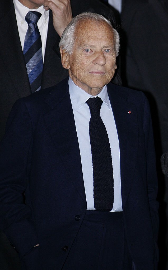 Jean D'Ormesson à la cérémonie de passation entre Nicolas Sarkozy et Jacques Chirac. l Source : Getty Images