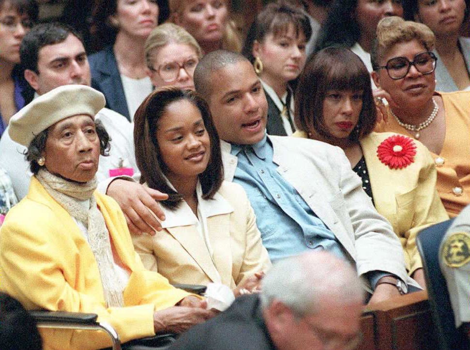 O.J. Simpson's family photographed sitting in court during a brief hearing on July 10 in the O.J.'s double-murder trial. (L-R) Eunice Simpson (mother), Arnelle (daughter), Jason (son), Marguerite Simpson Thomas (ex-wife) and Carmelita Durio (sister) | Source: Getty Images
