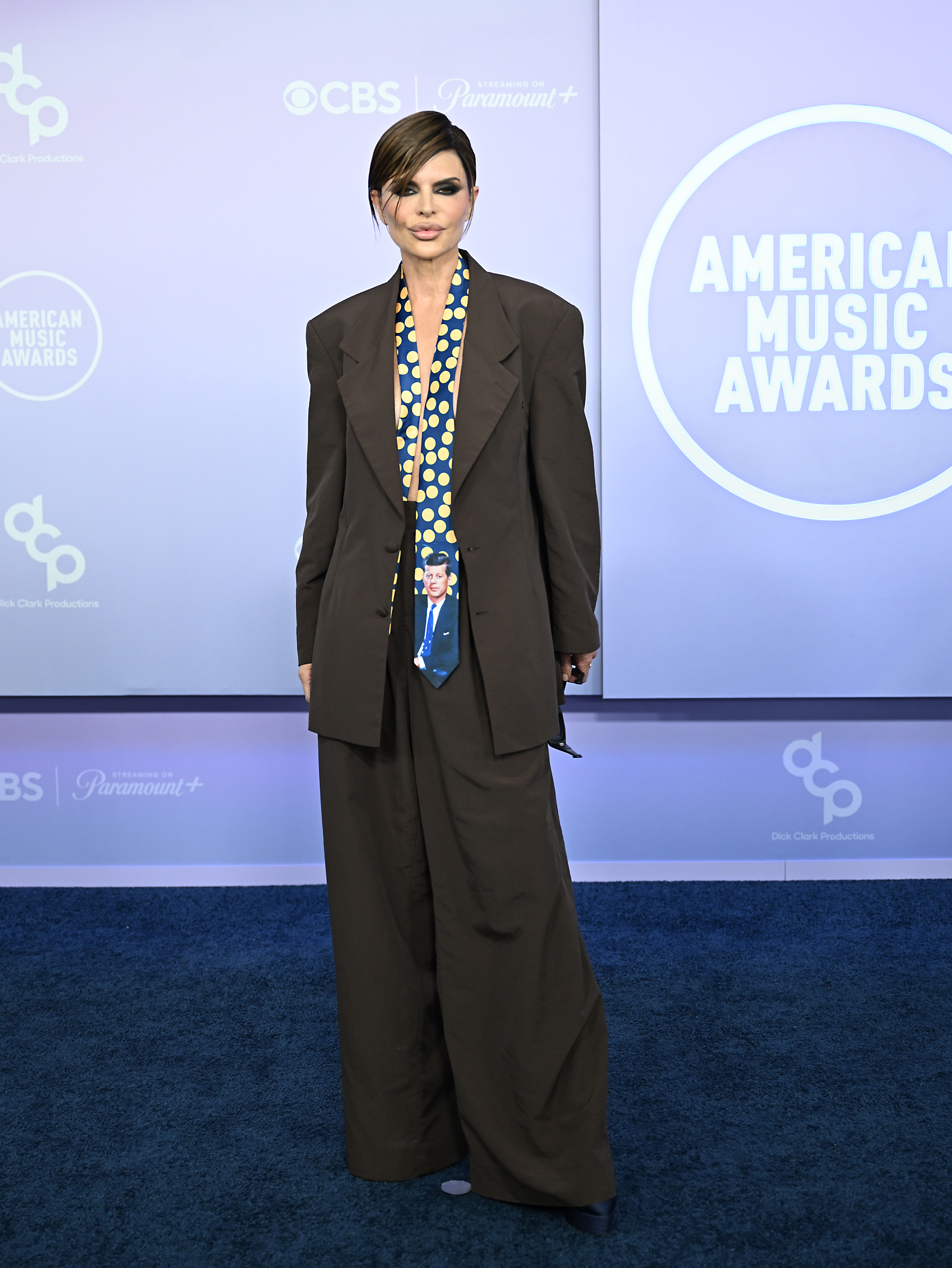 At the 52nd American Music Awards in Las Vegas, Nevada, Lisa Rinna stuns in oversized outfit. | Source: Getty Images
