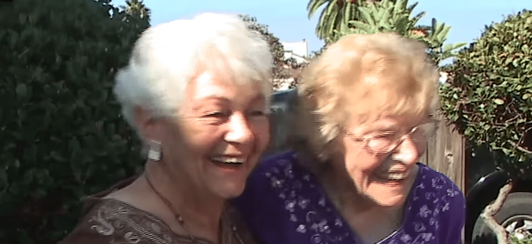 Minka Disbrow and Ruth Lee laughing together. | Source: youtube.com/Tyndale House Publishers