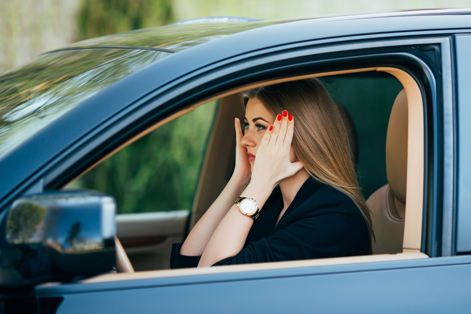 An anxious woman sitting in her car | Source: Freepik