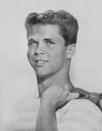  Tony Dow promoting his role as Wally Cleaver. | Source: Wikimedia Commons
