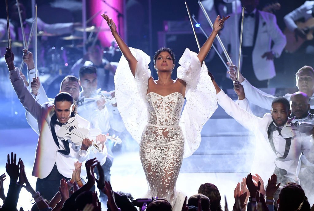 Toni Braxton performing "Unbreak My Heart" at the 2019 American Music Awards. | Photo: Getty Images