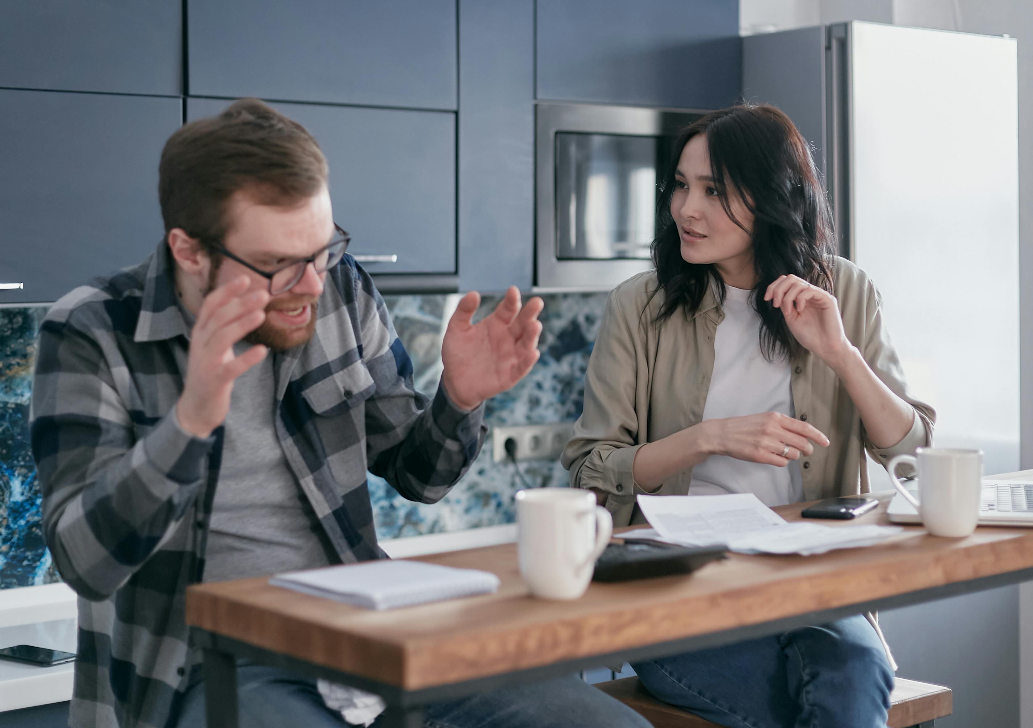 A man insisting on something during a disagreement with a woman | Source: Pexels