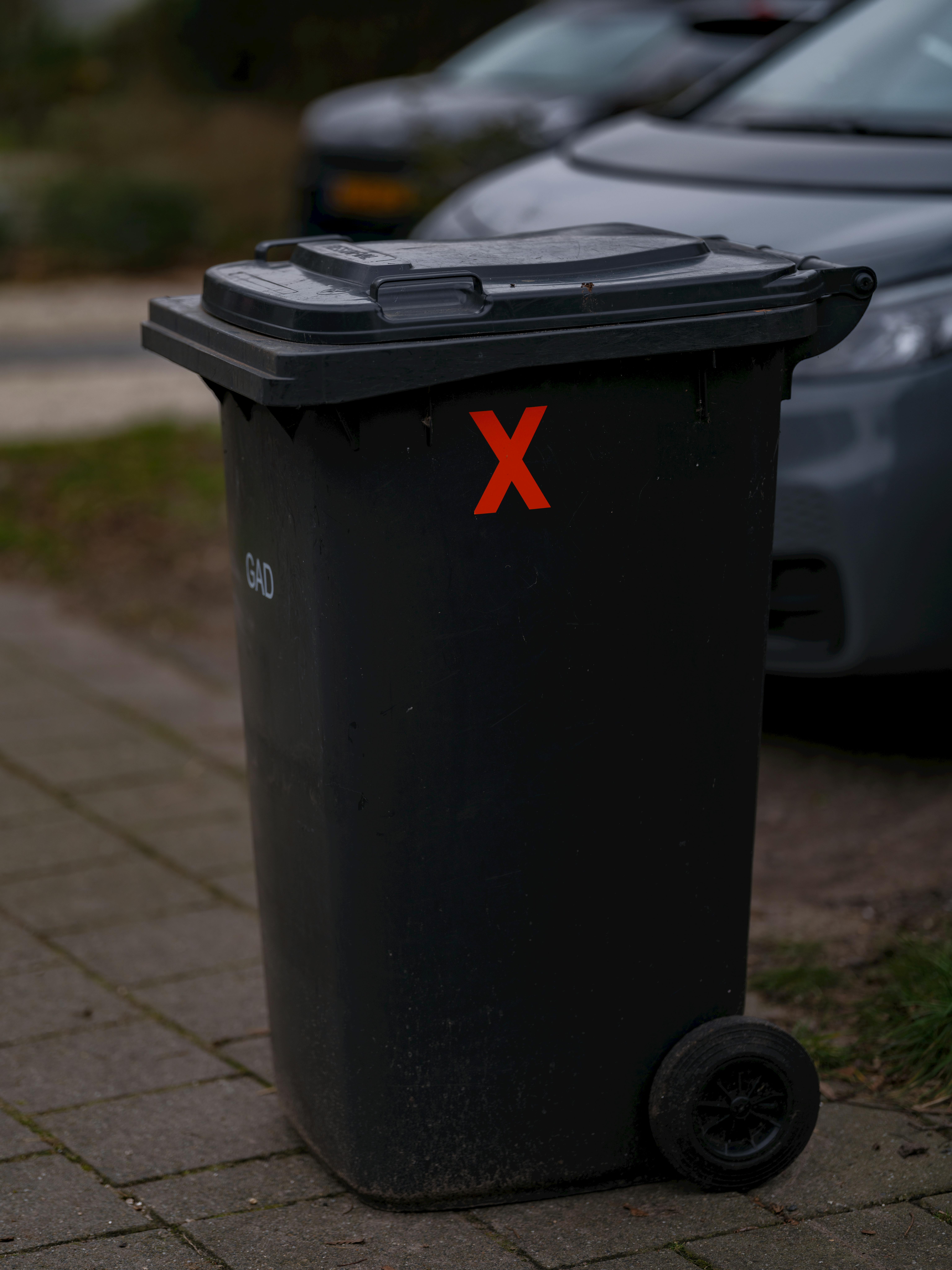 A closed garbage bin | Source: Pexels