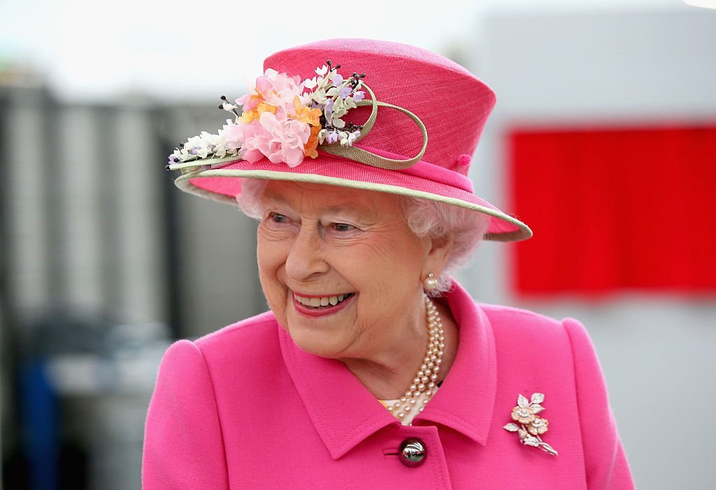 Queen Elizabeth II arrives at the Queen Elizabeth II delivery office in Windsor with Prince Philip, Duke of Edinburgh | Photo: Getty Images