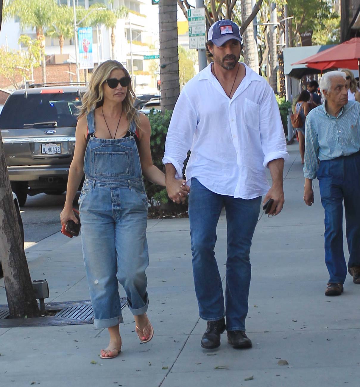 Denise Richards and Aaron Phypers hold hands in Los Angeles on August 13, 2019 | Source: Getty Images